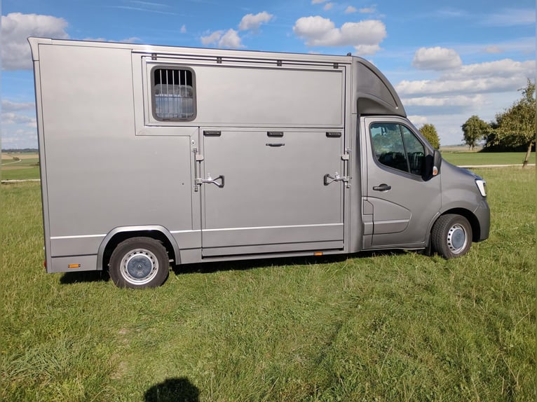 Pferdetransporter Renault Nur 20.800KM Klima Tempomat Navigation Euro 6 Viehtransporter Selbstfahrer