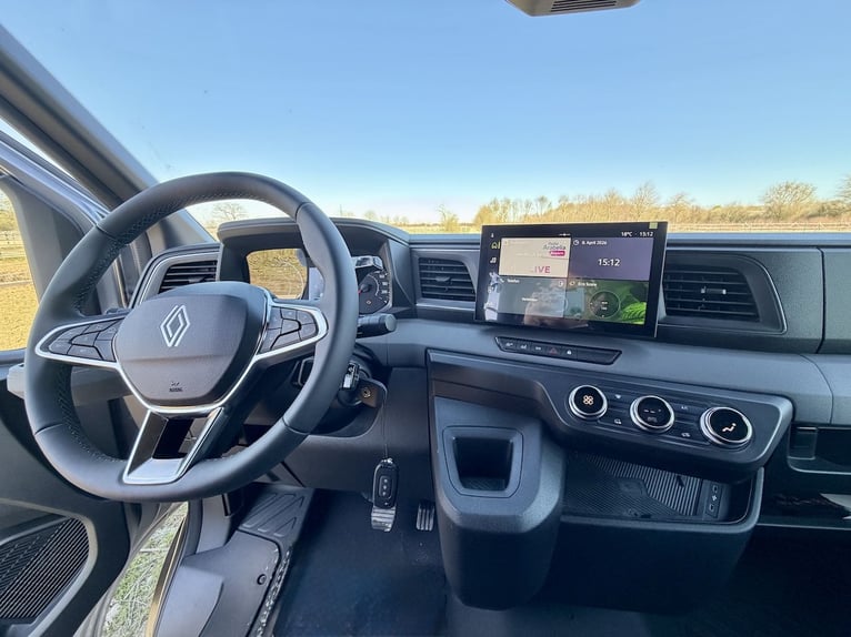 Renault 2-Pferdetransporter 5-Sitzer Hengstausstattung LKW NEU