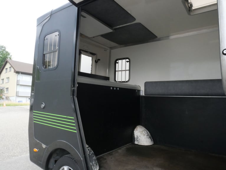 RENAULT Paragan Pferdetransporter Selbstfahrer