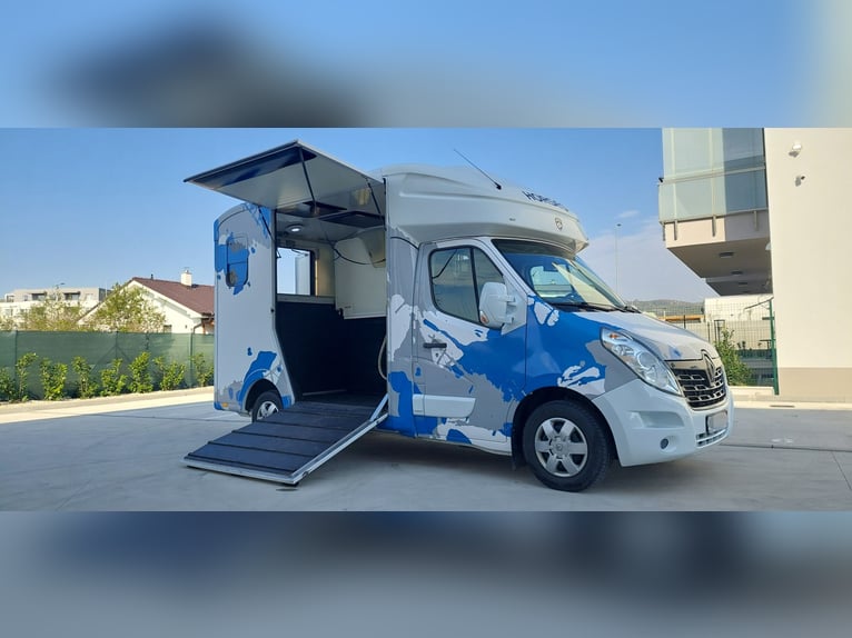 Zum Verkauf steht Pferdetransporter Paragan Equistar 3