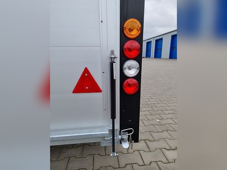 Liberty Maxi 4 Pferdeanhänger – mit seitlicher Rampe und integrierter Sattelkammer