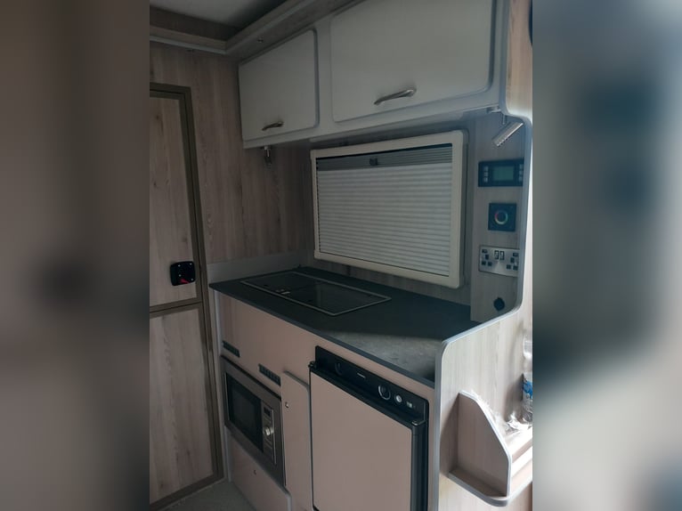 5t Bloomfield 2 Pferdetransporter mit Wohnung