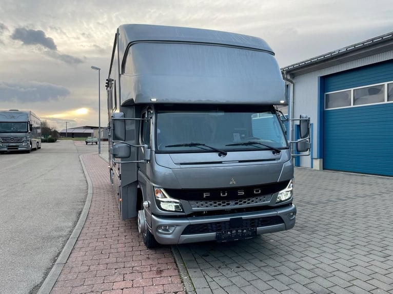 7,5t Pferdetransporter Mercedes FUSU-Canter - Automatik
