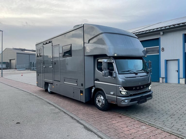 7,5t Pferdetransporter Mercedes FUSU-Canter - Automatik
