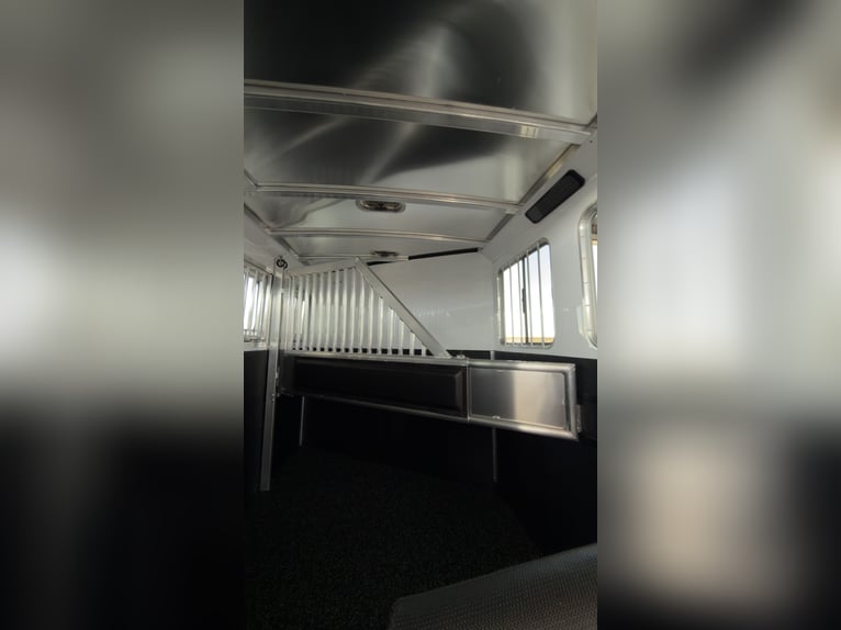 American Horsetrailer Exiss Gooseneck 7408LQ mit Deutscher Zulasussung