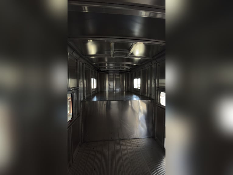 American Horsetrailer Exiss Gooseneck 7408LQ mit Deutscher Zulasussung