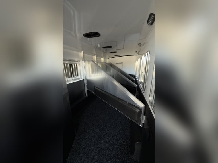 American Horsetrailer Exiss Gooseneck 7408LQ mit Deutscher Zulasussung