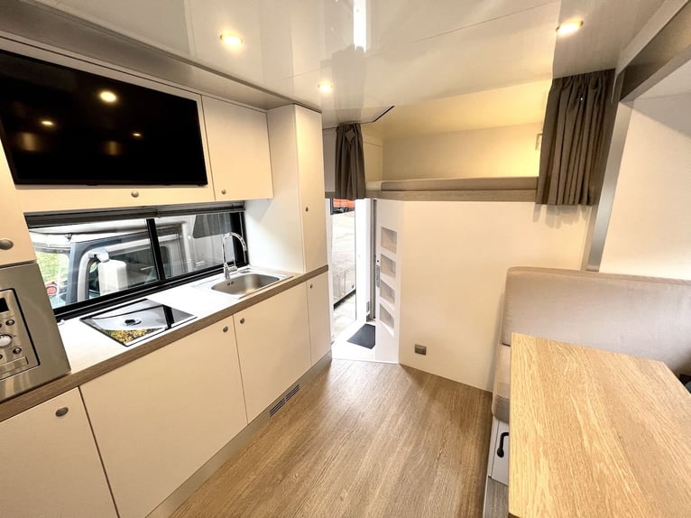 Mercedes-Benz 2551 Pferdetransporter 6 Pferde Wohnung Pop-Out WC Dusche LKW 510 PS Automatik