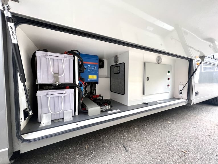 Mercedes-Benz 2551 Pferdetransporter 6 Pferde Wohnung Pop-Out WC Dusche LKW 510 PS Automatik