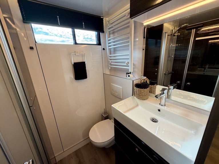 Mercedes-Benz Actros 1835 RJH Exclusive H5 5-6 Pferdetransporter Pop-Out Bad WC Dusche LKW