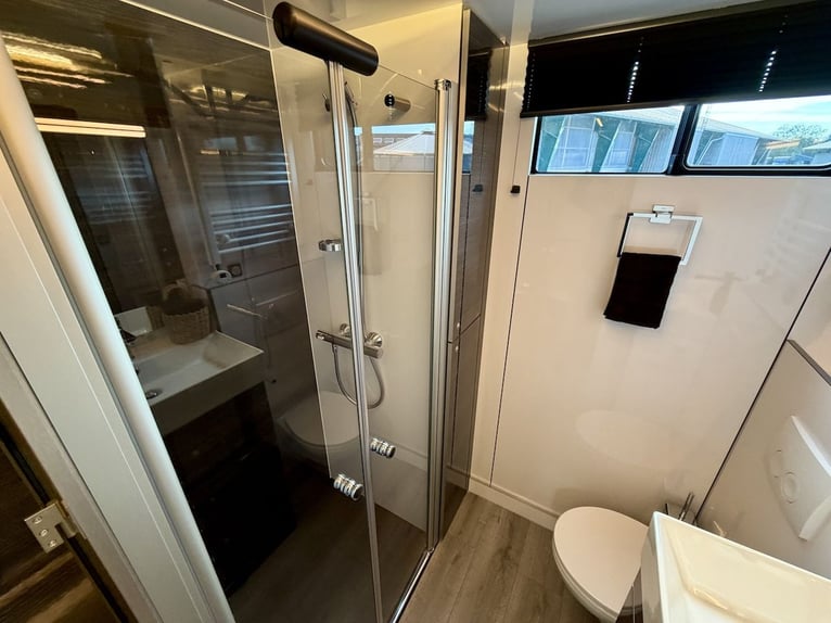 Mercedes-Benz Actros 1835 RJH Exclusive H5 5-6 Pferdetransporter Pop-Out Bad WC Dusche LKW