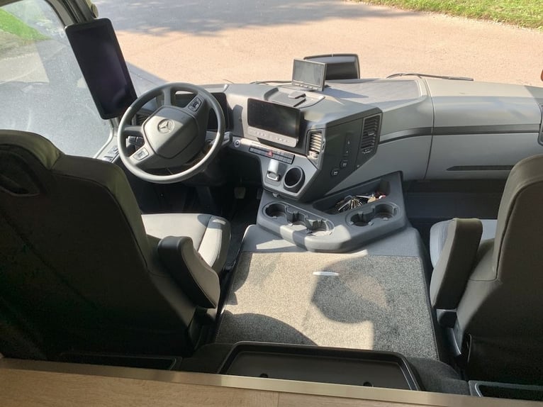 Mercedes-Benz Actros 1835 RJH Pferdetransporter Pop-Out 350 PS 5 Pferde Dusche Wohnung WC LKW
