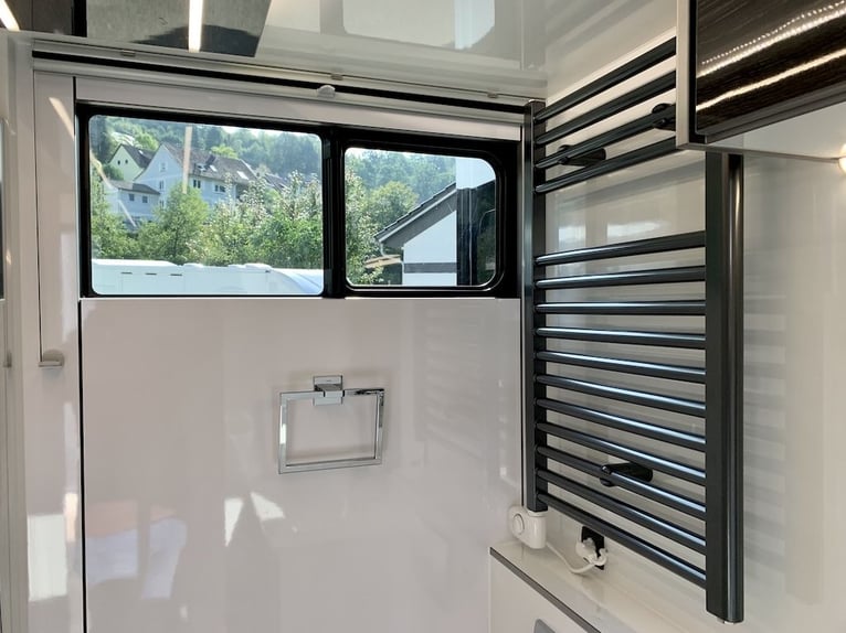 Mercedes-Benz Actros 1835 RJH Pferdetransporter Pop-Out 350 PS 5 Pferde Dusche Wohnung WC LKW