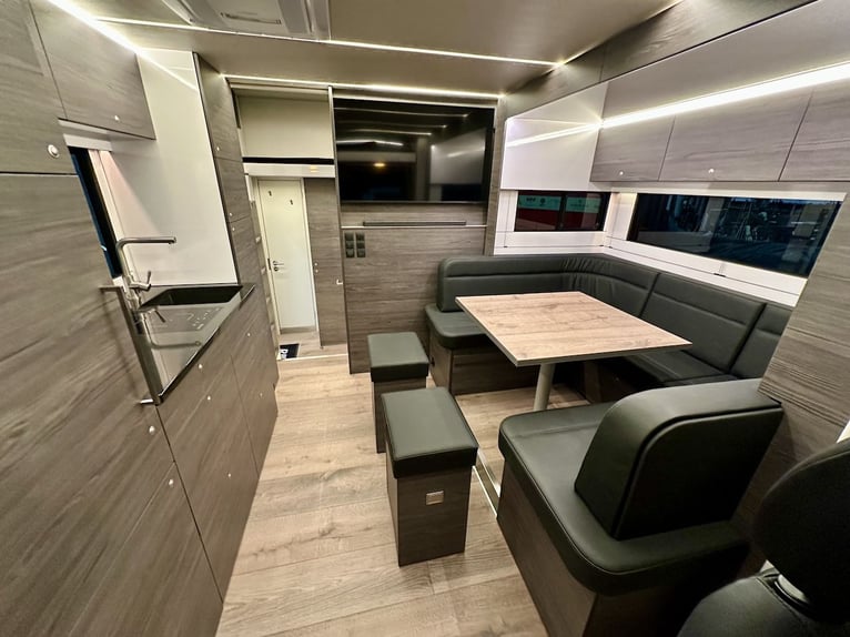 Mercedes-Benz Actros 2545 RJH Exclusive H6 Pferdetransporter LKW Neu und sofort verfügbar!