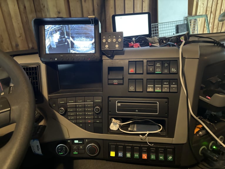 Volvo FM 500 AKX Pferdetransporter 8 Pferde mit Wohnmobil Kabine - horse truck