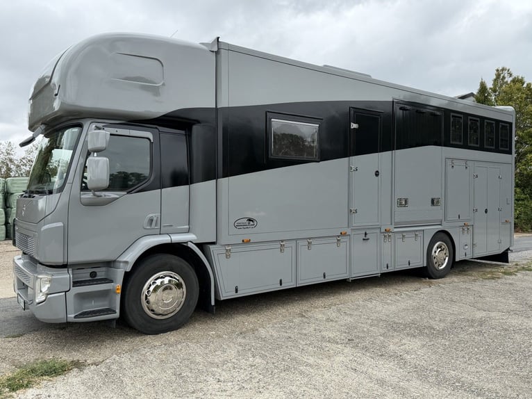 Volvo Pferdetransporter mit Mobilheim