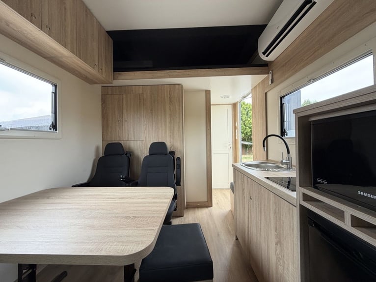 Volvo Pferdetransporter mit Mobilheim