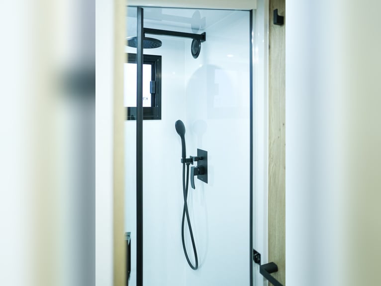 Zu verkaufen: Volvo-LKW mit 5 Pferden, 560 PS, Vollausstattung