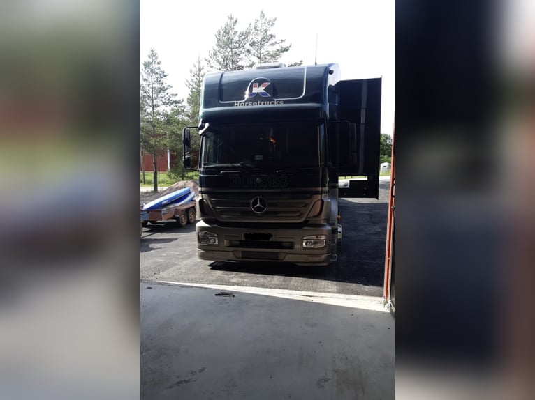 Mercedes Axor 6 Pferde + Wohnung mit Pop out 