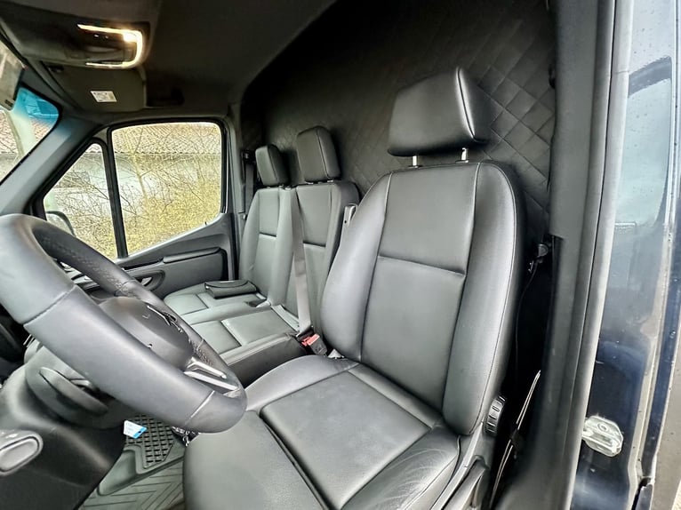 Mercedes-Benz Sprinter 2-Pferdetransporter Automatik Hengstausstattung LKW