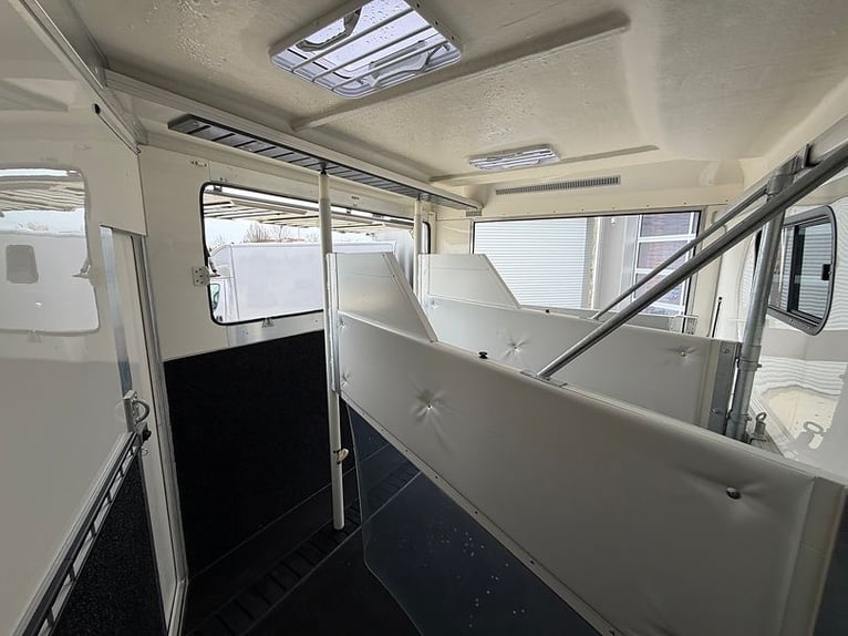 Pferdeanhänger 3er Anhänger Big Space mit Sattelkammer Pferdetransporter Trailer Horsetrailer