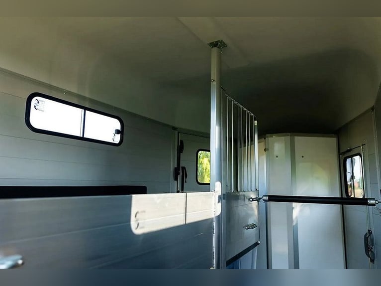 Pferdeanhänger Liberté Touring Country XL mit Vorderrampe und Sattelkammer