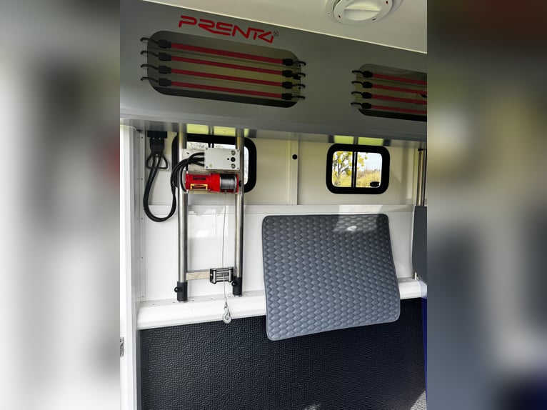 Pferdeanhänger Mitsubishi Fuso PRENTKI 2026