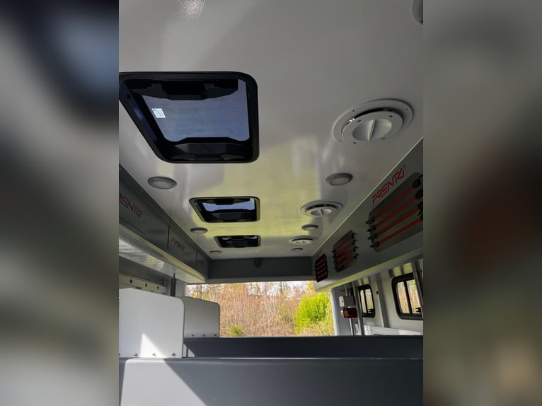 Pferdeanhänger Mitsubishi Fuso PRENTKI 2026
