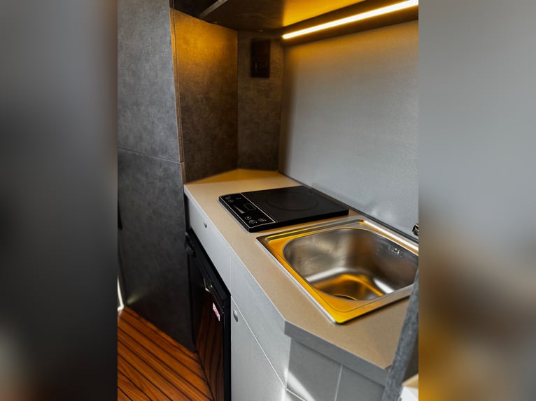 Pferdeanhänger Mitsubishi Fuso PRENTKI 2026