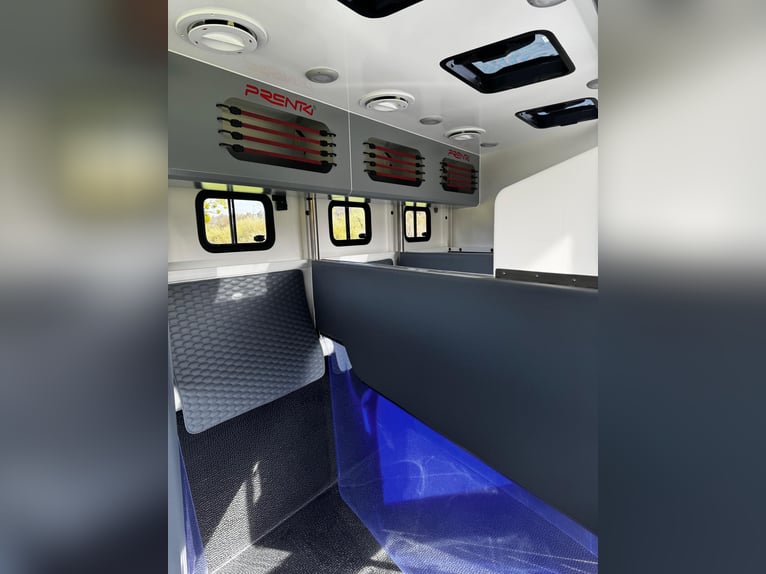 Pferdeanhänger Mitsubishi Fuso PRENTKI 2026