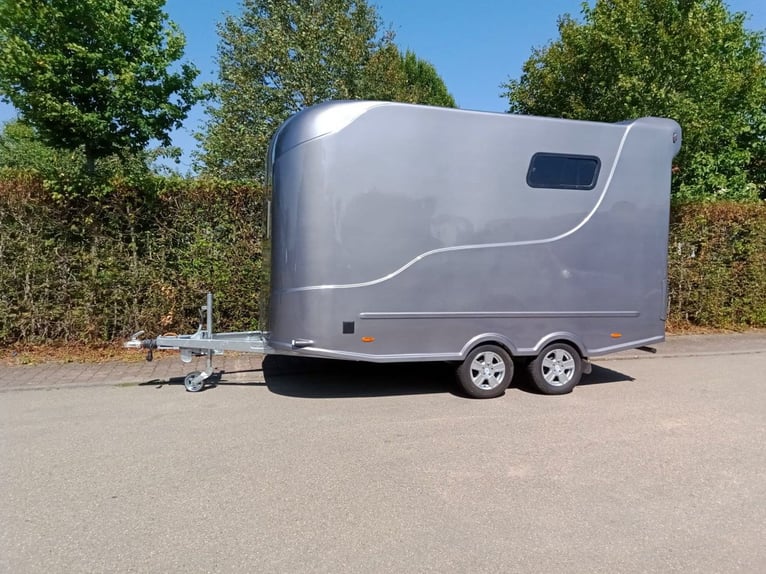 Pferdetransporter DT Trailer 2 Pferde mit Großer Wohnung 3,5t -Heizung-Mautfrei