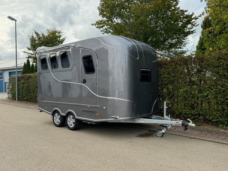 Pferdetransporter DT Trailer 2 Pferde mit Großer Wohnung 3,5t -Heizung-Mautfrei