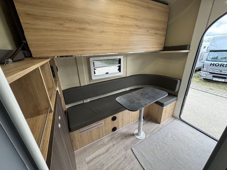 Pferdetransporter DT Trailer 2 Pferde mit Großer Wohnung 3,5t -Heizung-Mautfrei