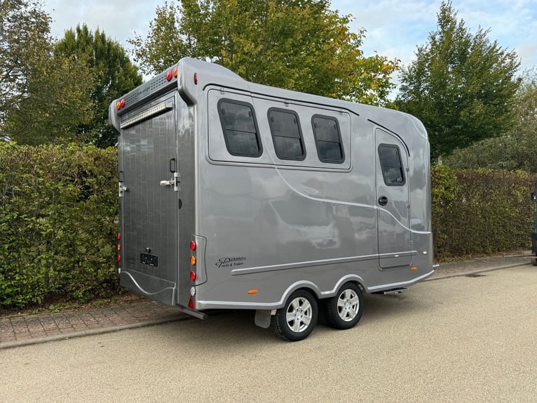 Pferdetransporter DT Trailer 2 Pferde mit Großer Wohnung 3,5t -Heizung-Mautfrei