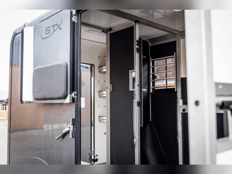 Pferdetransporter LKW Sprinter Renault Master STX 3 Haras