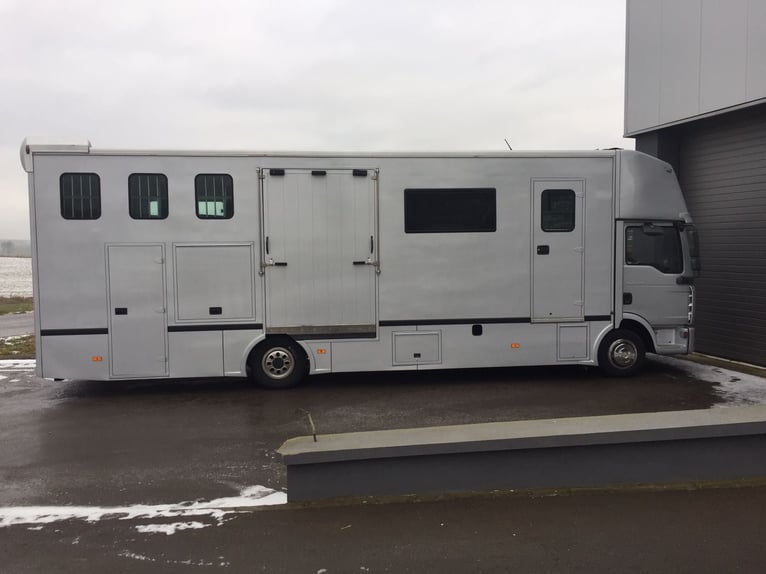 Pferdetransporter MAN TGL 12.210 5 Pferde mit Wohnkabine