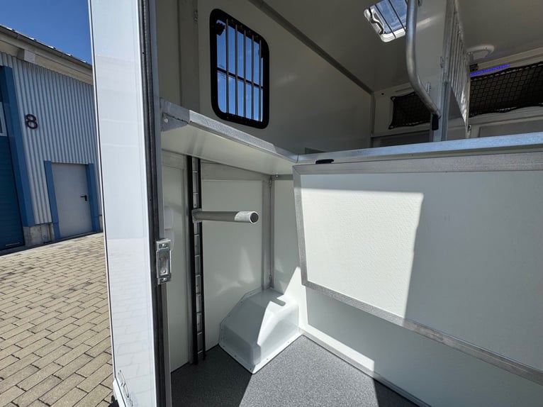 Pferdetransporter Renault  3,5t Klima Neufahrzeug 2290KG  Viehtransporter Selbstfahrer