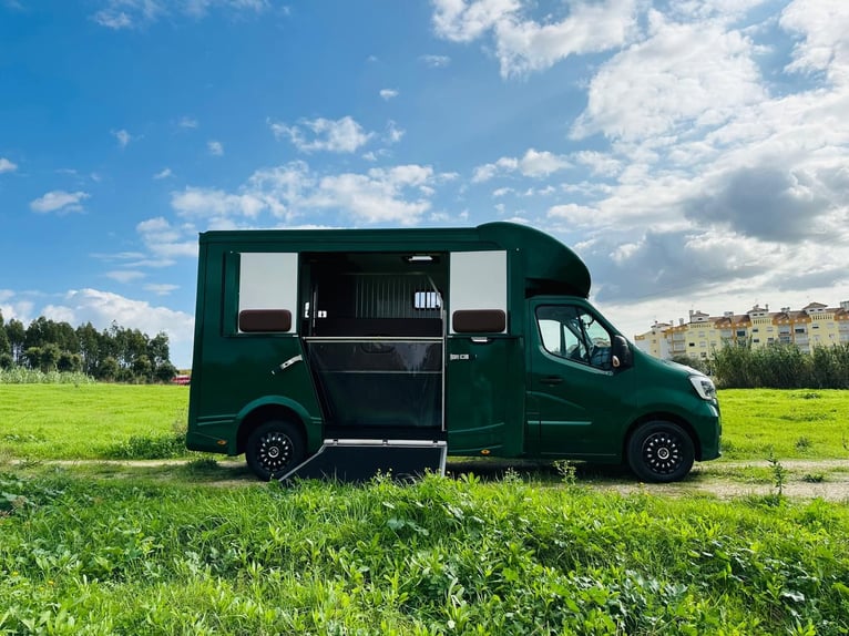 Pferdetransporter Renault ATM Haras / 5-Sitzer / Automatik Getriebe