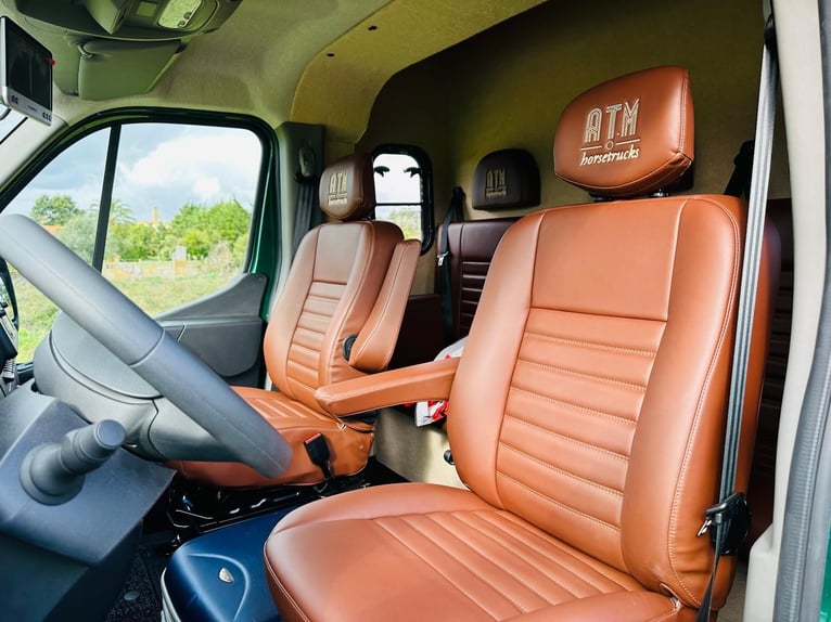 Pferdetransporter Renault ATM Haras / 5-Sitzer / Automatik Getriebe