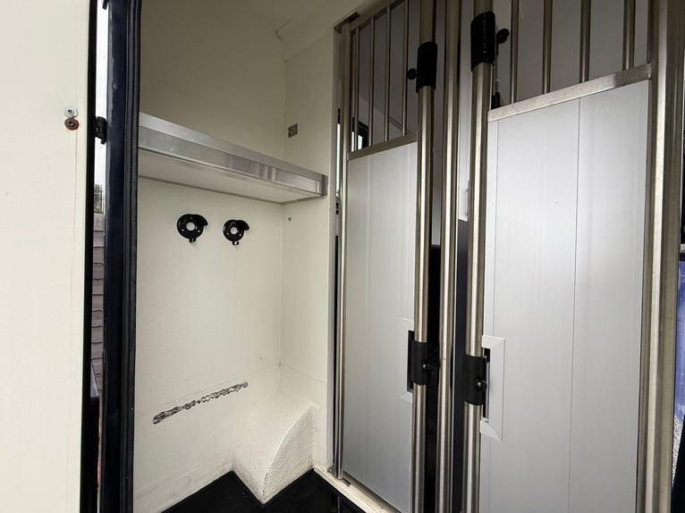 Pferdetransporteuer Renault Primero