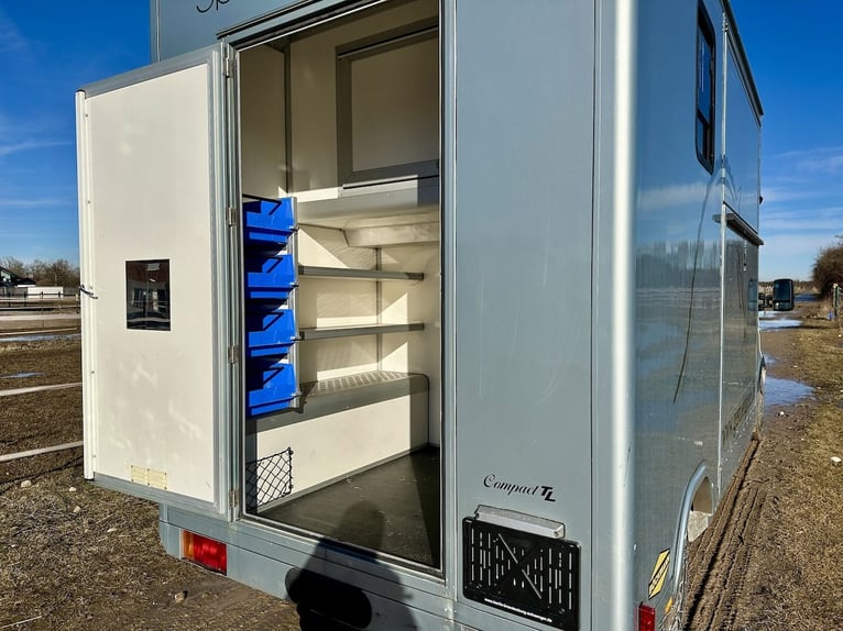 Renault Master Böckmann Compact TL 2-Pferdetransporter Compact Automatik LKW Sattelkammer