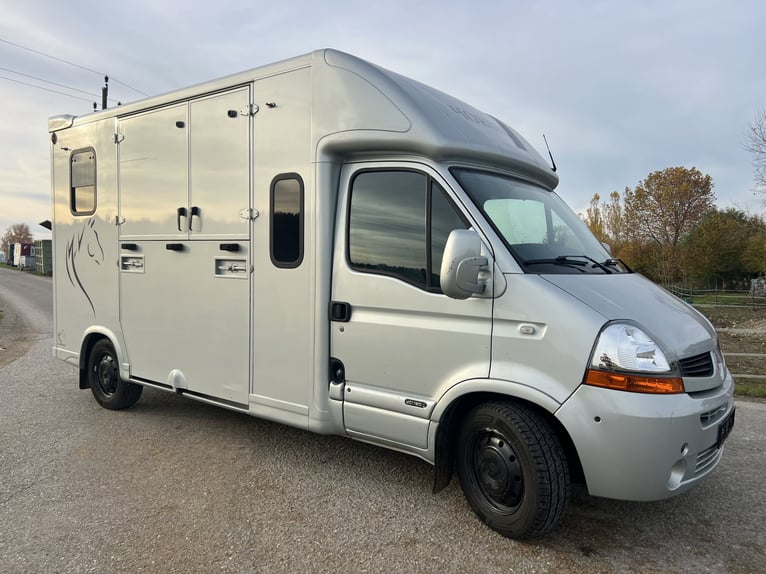 Tolle Pferdetransporteuer Renault MTM