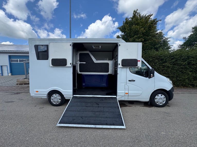 Top gebrauchte Pferdetransporter und Pferdeanhänger +Wohnabteil