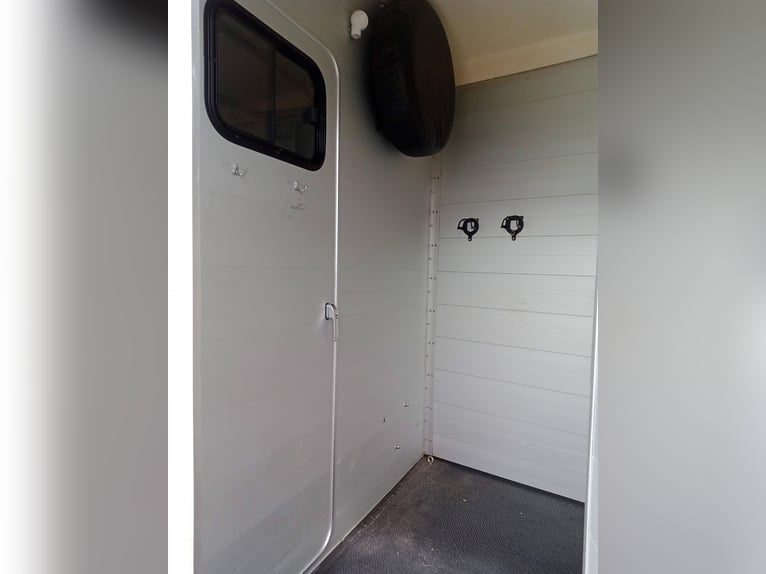 Top gebrauchte Pferdetransporter und Pferdeanhänger +Wohnabteil
