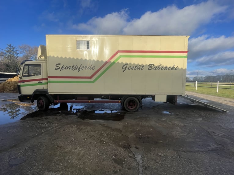 Top gepflegter Pferdetransporter variabel bis 5 Pferde