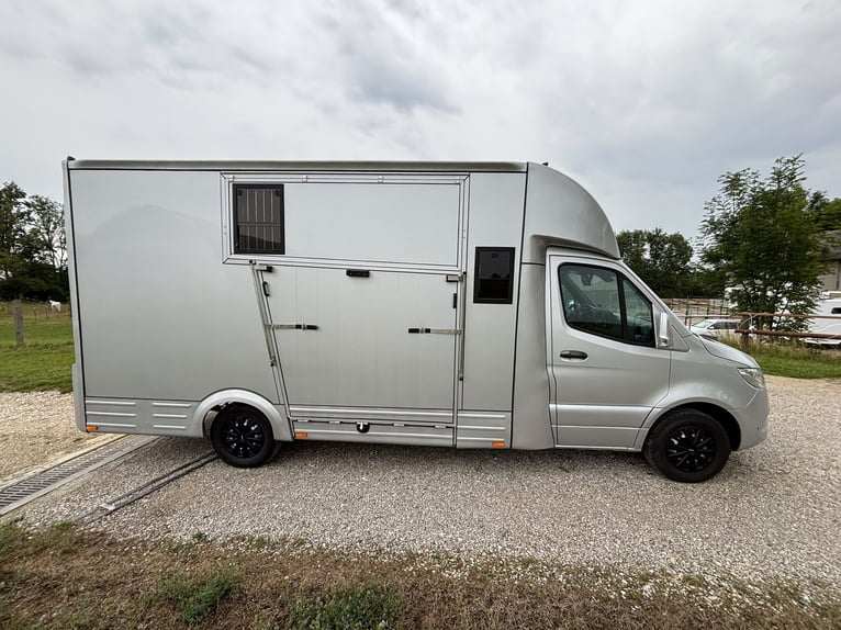 Pferdetransporter Mercedes Sprinter 200 PS Aufbau 2026 5 Sitze
