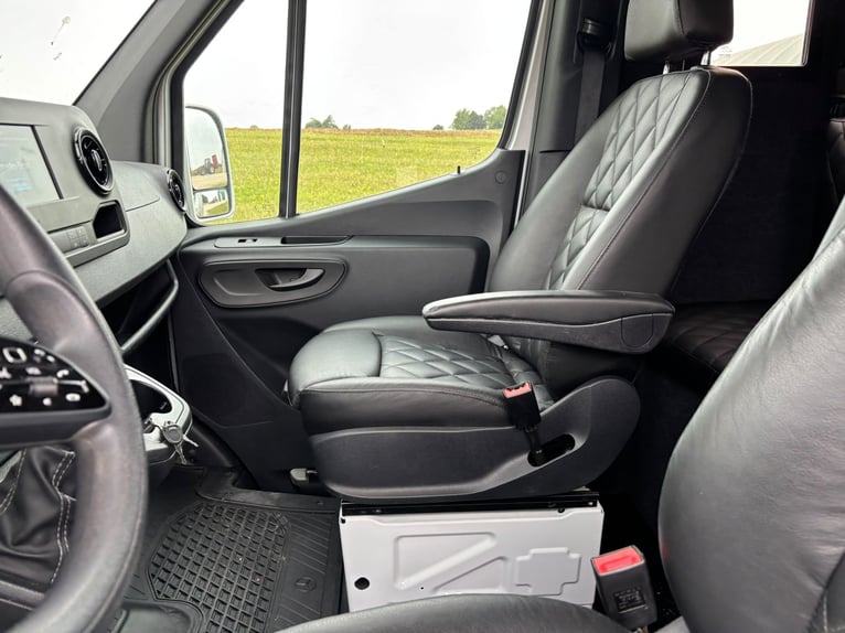 Pferdetransporter Mercedes Sprinter 200 PS Aufbau 2026 5 Sitze
