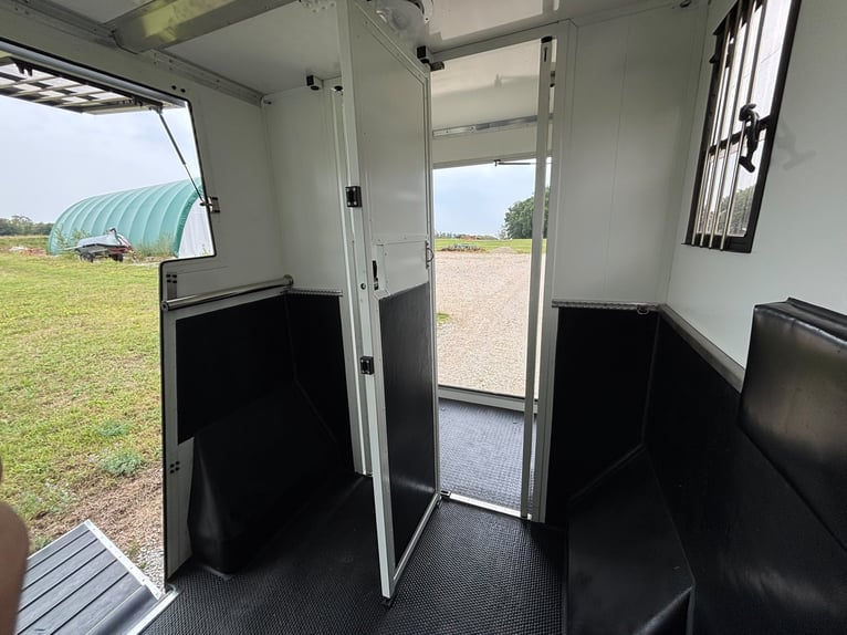Pferdetransporter Mercedes Sprinter 200 PS Aufbau 2026 5 Sitze
