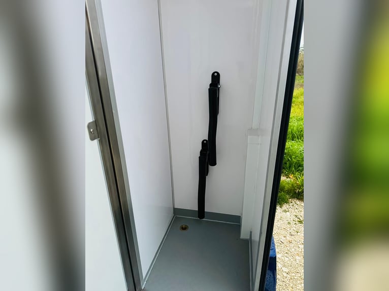 Zum verkaufen Pferdetransporter Renault ATM Haras / 5-Sitzer NEW
