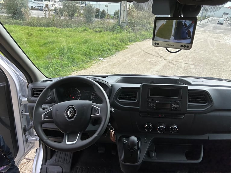 Zum verkaufen Pferdetransporter Renault ATM Haras / 5-Sitzer NEW